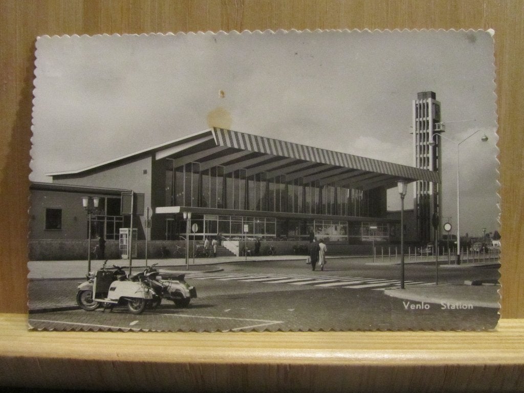 Venlo Station met scooter, Ophalen of Verzenden, 1960 tot 1980, Limburg