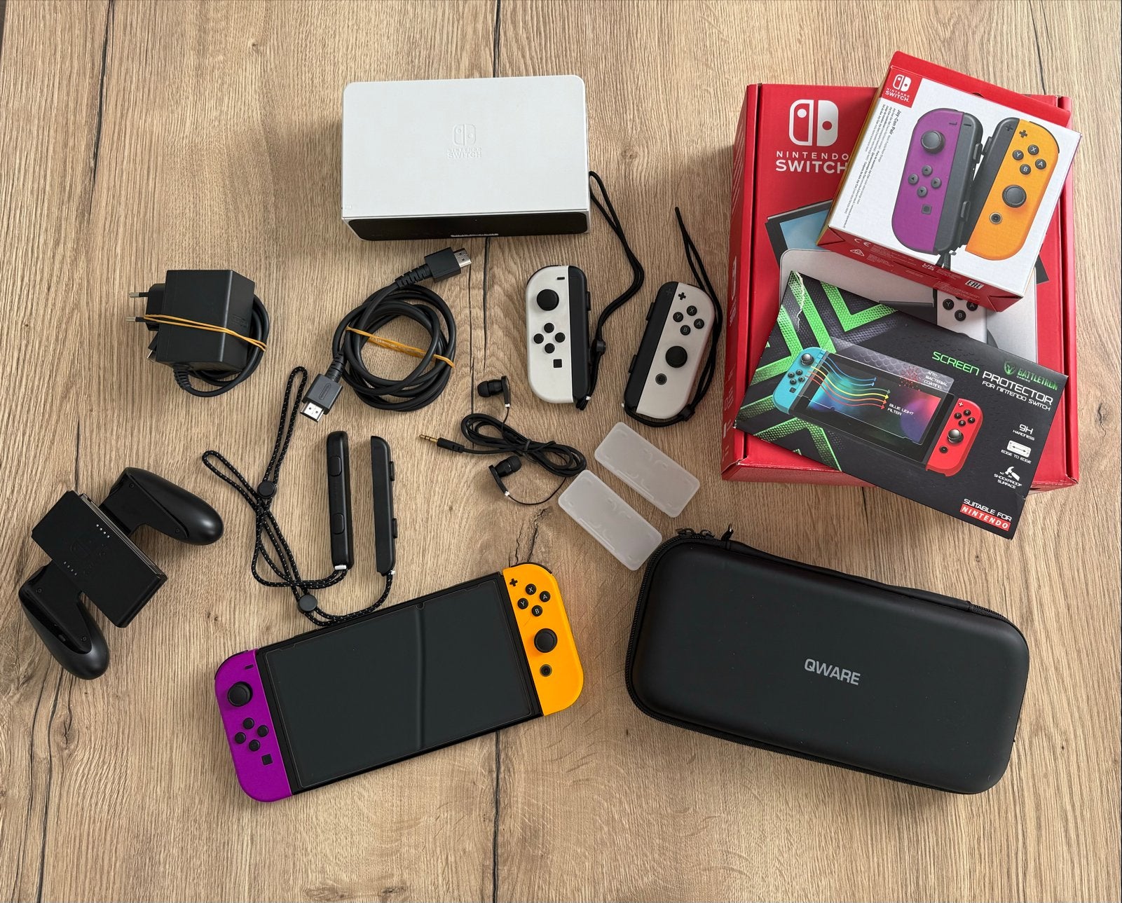 Nintendo Switch OLED met extra controllers en accessoires, Spelcomputers en Games, Ophalen of Verzenden, Zo goed als nieuw, Met 2 controllers