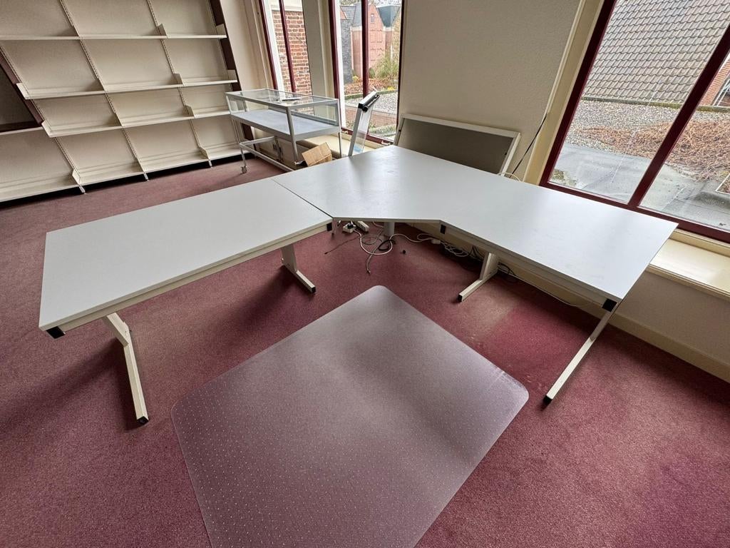 Hoekbureau, Ophalen