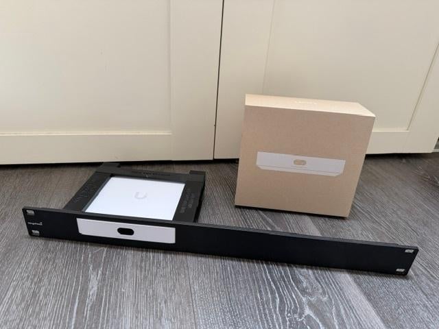 Ubiquiti Unifi Cloud Gateway Ultra + 19 inch mount, Router, Unifi, Nieuw, Ophalen of Verzenden