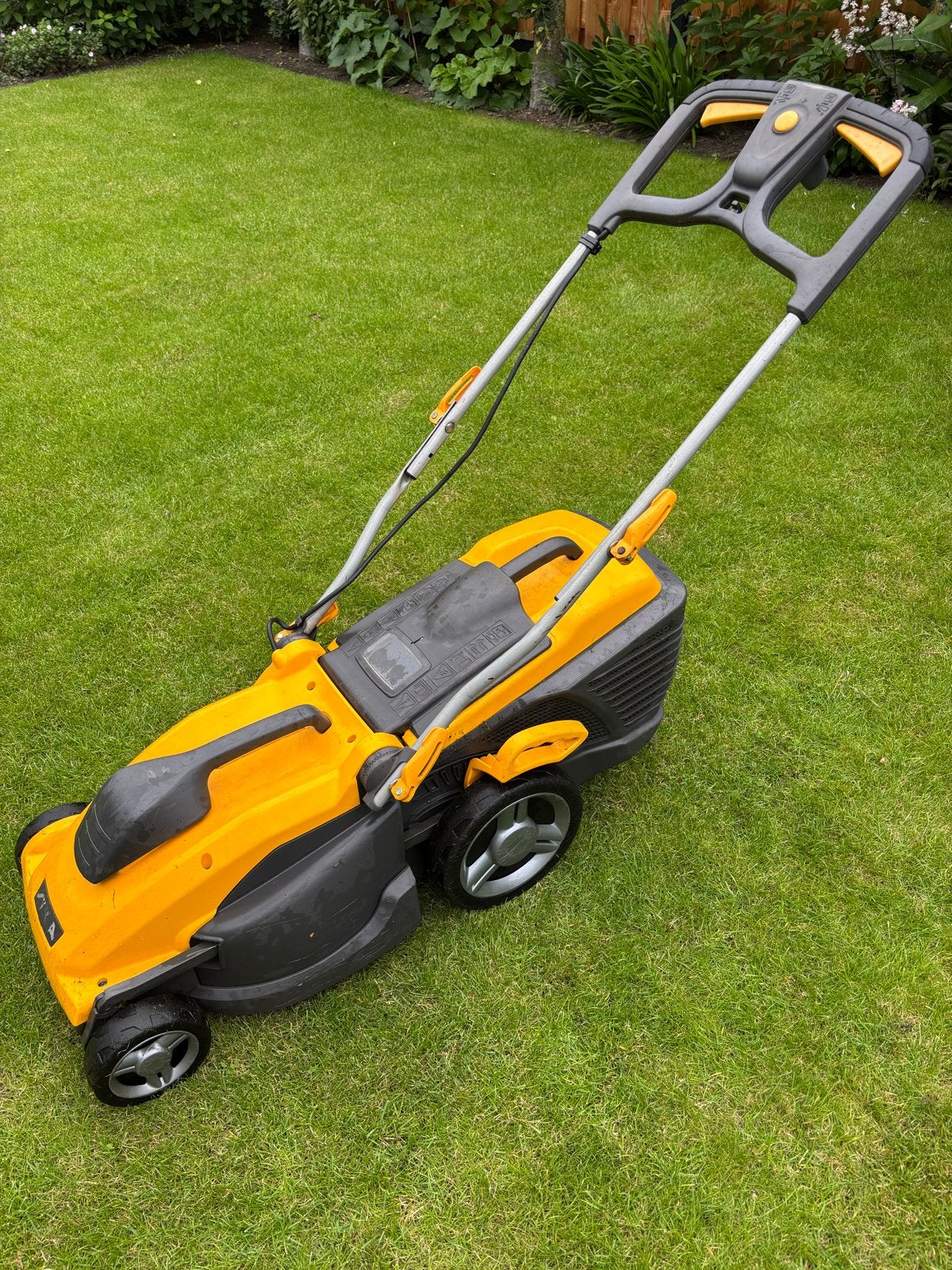 Stiga elektrische grasmaaier - 38 cm., Tuin en Terras, Ophalen, Cirkelmaaier, Gebruikt, Elektrische grasmaaier