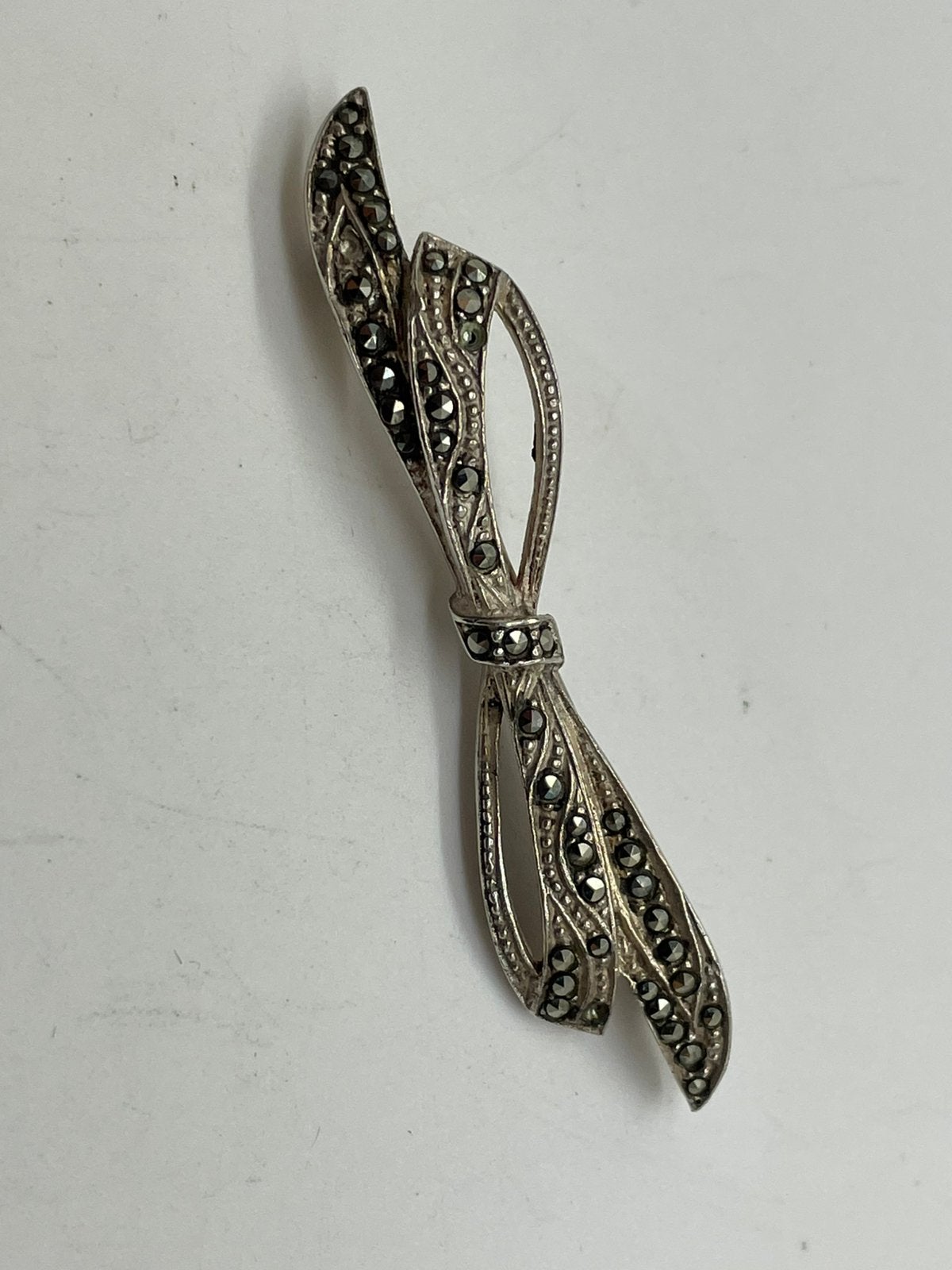 F271 Prachtige zilveren broche met markasiet, Ophalen of Verzenden, Zilver, Broche, Met edelsteen
