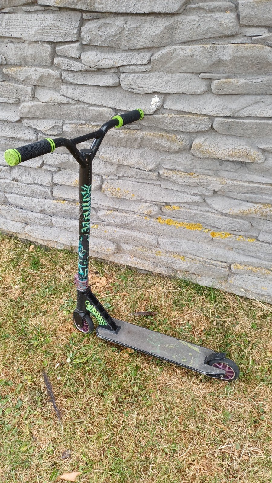 Stuntstep met gebruikssporen van Slamm, Fietsen en Brommers, Steps, Ophalen, Gebruikt, Gewone step, Onbekend