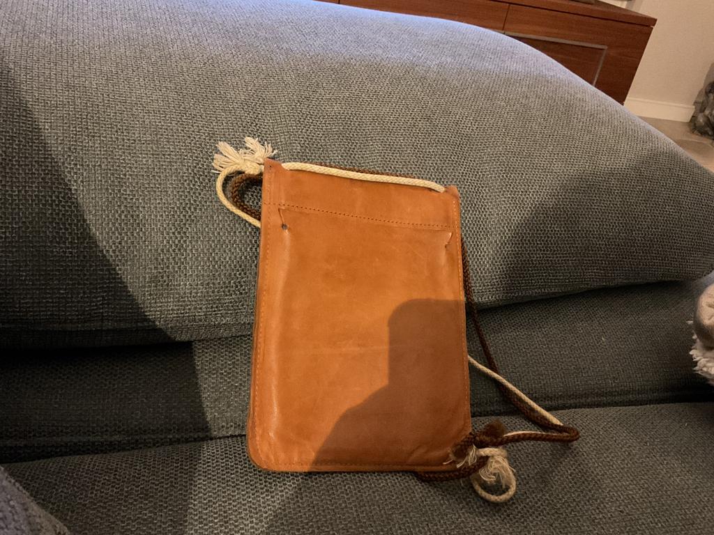 Leren nektasje met heel veel vakjes, Ophalen of Verzenden, Gebruikt, Beige, Leer