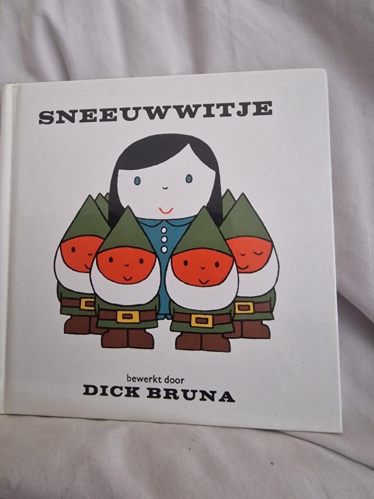Sneeuwwitje - Bewerkt door Dick Bruna, Boeken, Ophalen of Verzenden, Zo goed als nieuw, Dick Bruna, Sprookjes