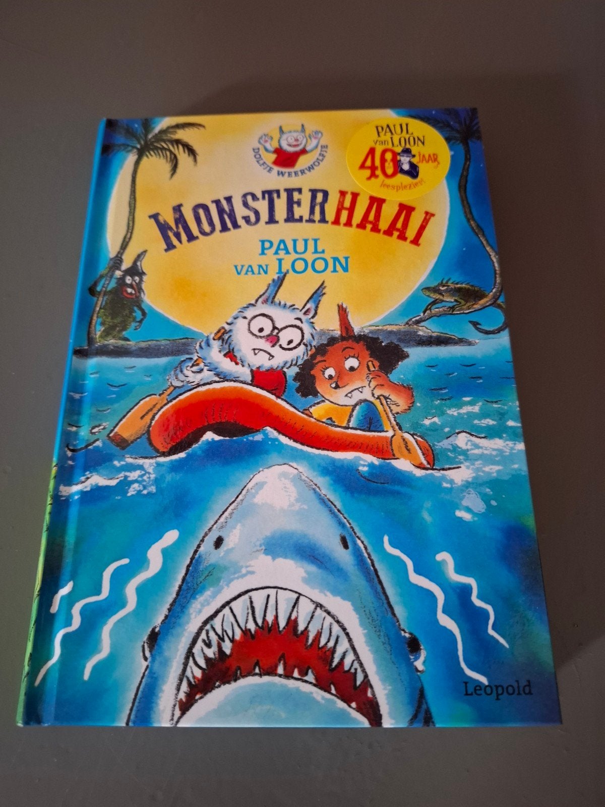 Dolfje Weerwolfje - Monsterhaai (Paul van Loon), Boeken, Ophalen of Verzenden, Zo goed als nieuw, Paul van Loon, Fictie algemeen