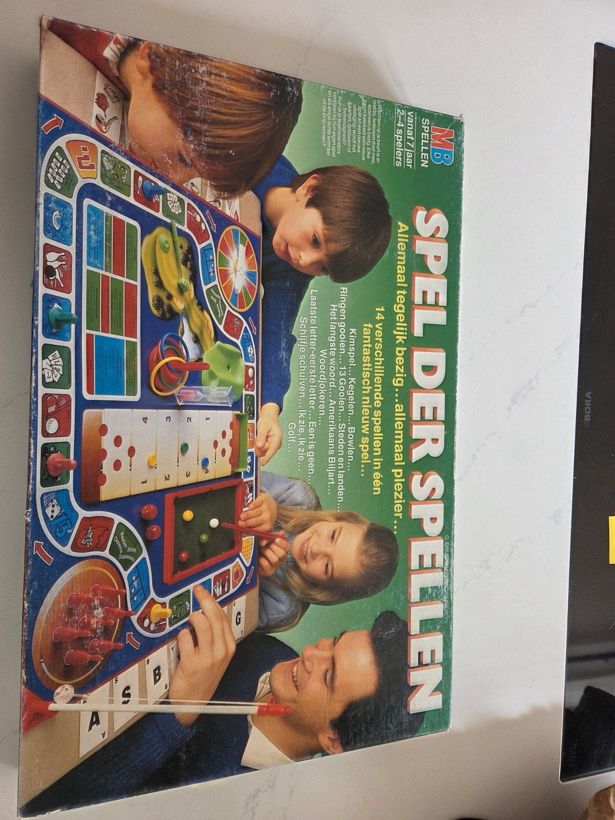 MB Spel der Spellen: 14 spellen in één bordspel, Hobby en Vrije tijd, Gezelschapsspellen | Bordspellen, Drie of vier spelers, Ophalen of Verzenden