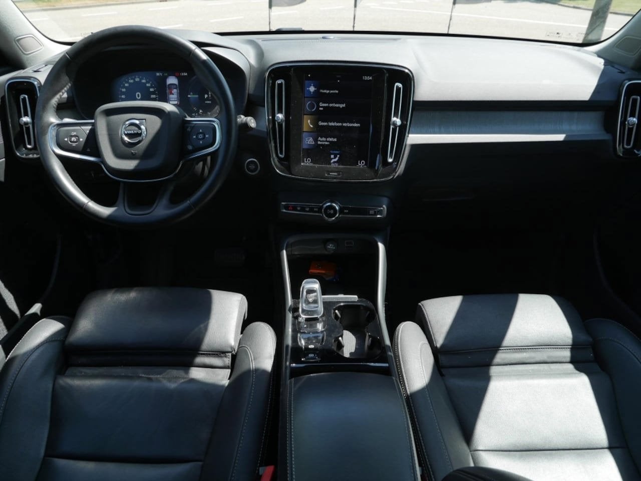 Volvo XC40 1.5 T5 Recharge Inscription PHEV 262pk, Auto's, Dealer onderhouden, Zwart, Bedrijf, Hybride Elektrisch/Benzine