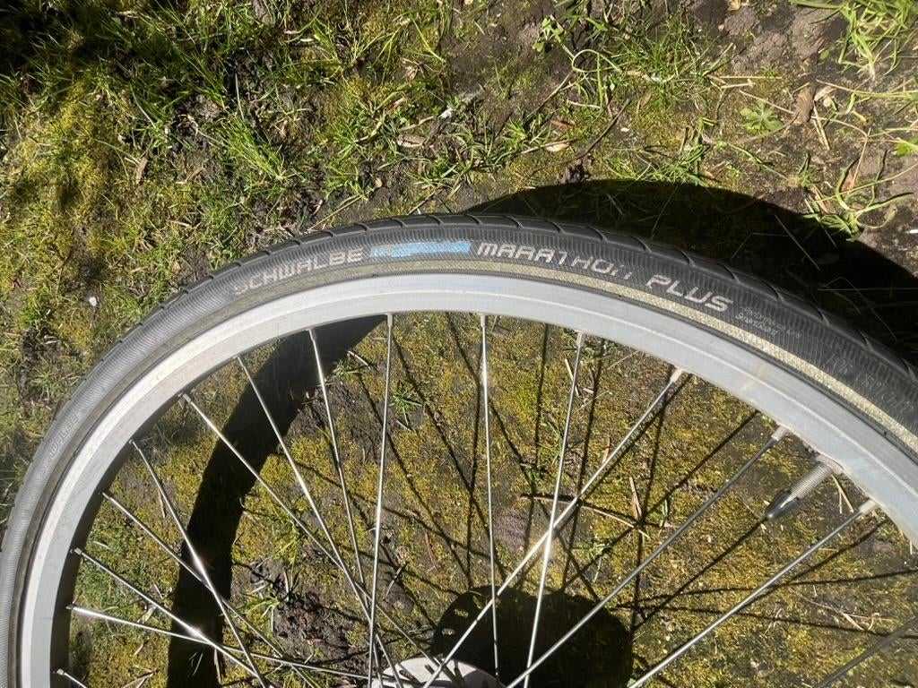 Voorwiel 28 inch met trommelrem en Schwalbe Marathon, Fietsen en Brommers, Fietsonderdelen, Ophalen, Zo goed als nieuw, Wiel, Koga