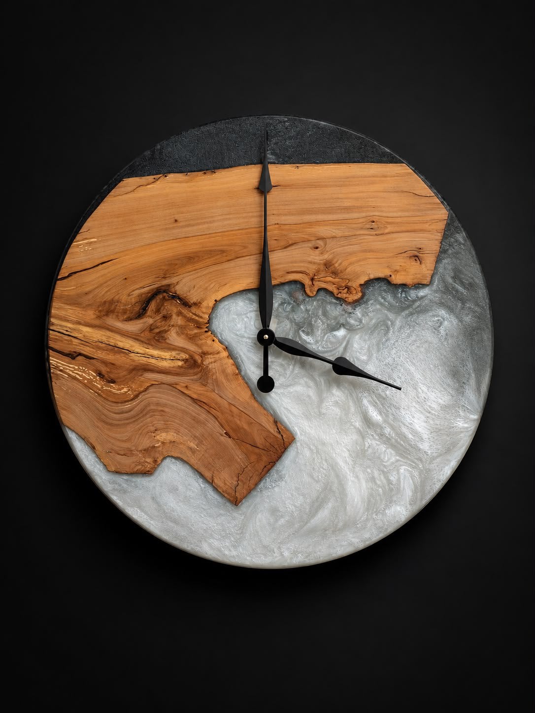 Design wandklok van massief hout en epoxy., Ophalen of Verzenden, Nieuw, Wandklok
