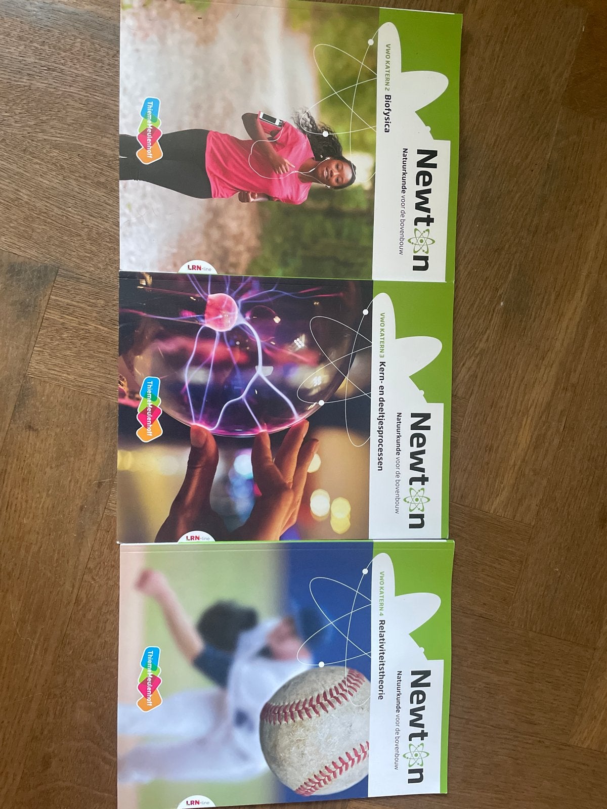 Newton Natuurkunde VWO Katern 2, 3, 4 (Biofysica, Kern- en d, Ophalen of Verzenden, Gelezen, VWO, Natuurkunde