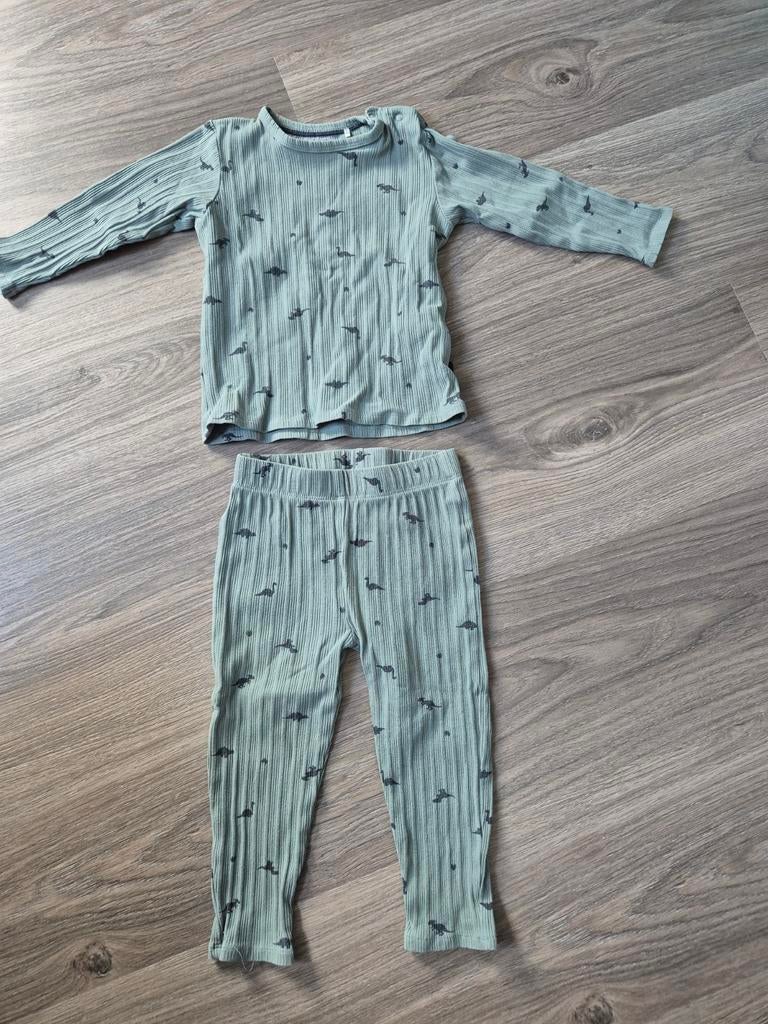 Dino pyjama maat 86, Kinderen en Baby's, Babykleding | Maat 86, Nacht- of Onderkleding, Verzenden, Zo goed als nieuw, Prenatal