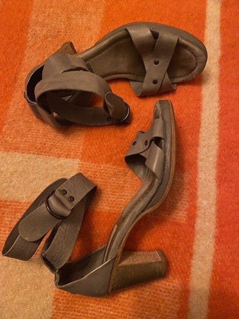 Mt 38 Humanoid bruin taupe leren wikkel sandalen, Humanoid, Bruin, Zo goed als nieuw, Sandalen of Muiltjes