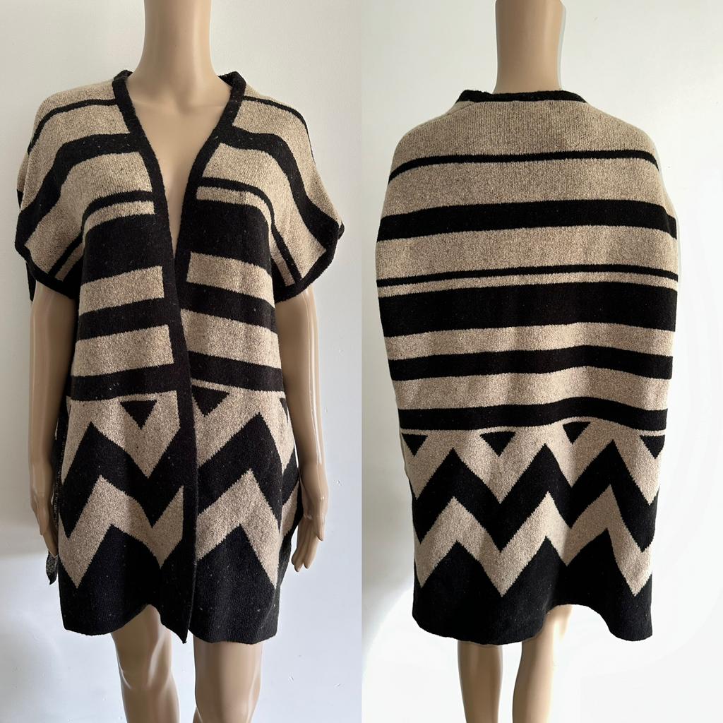 Dames lange poncho cape vest wol beige zwart print maat S M, Kleding | Dames, Ophalen of Verzenden, Zo goed als nieuw, Maat 38/40 (M)