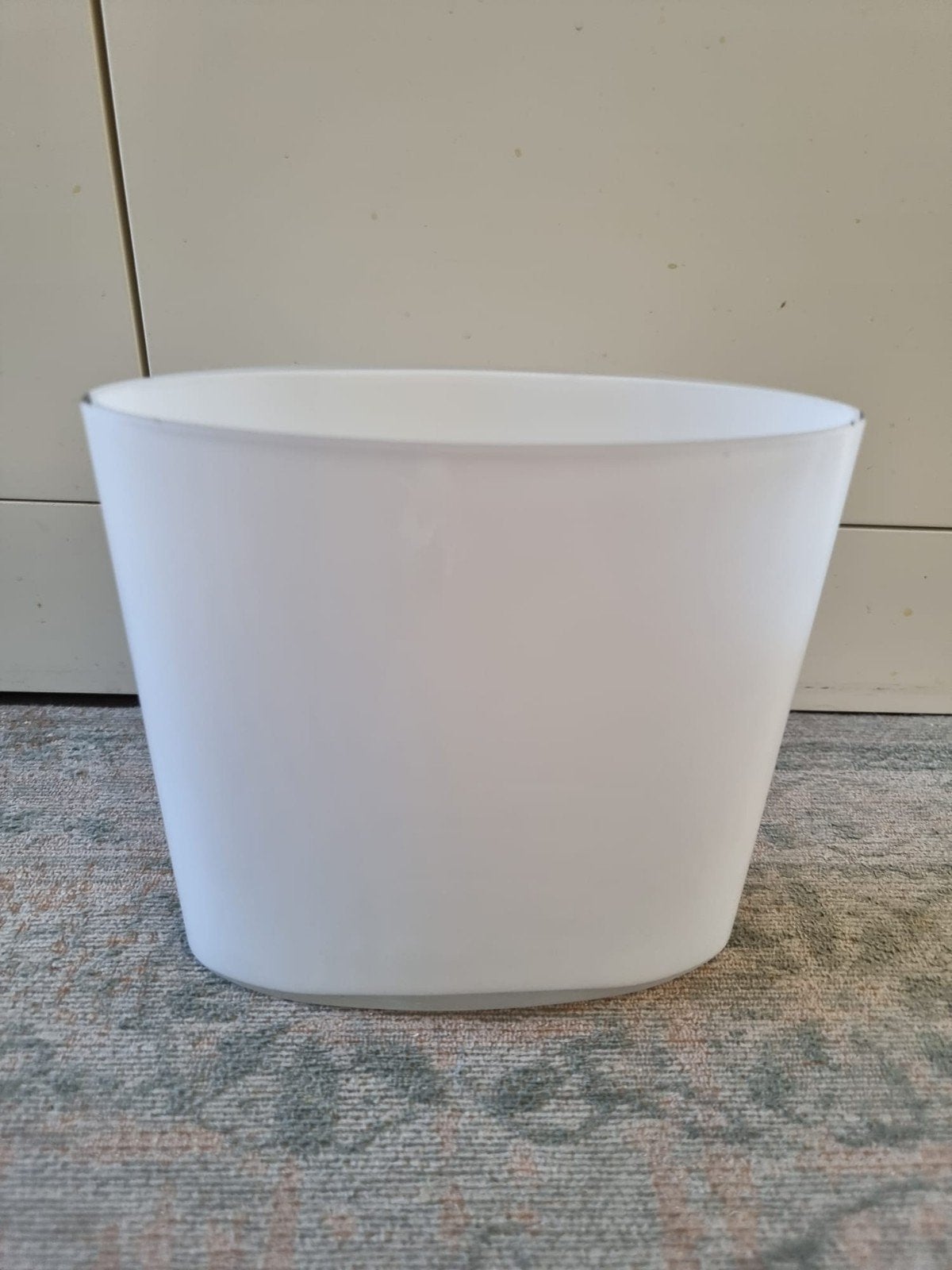 Iittala Ovalis vaas - Wit Opaalglas - Tapio Wirkkala, Huis en Inrichting, Ophalen of Verzenden, Wit, Glas