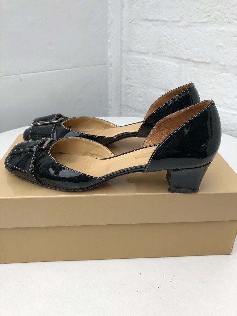 Lakschoenen met hak, zijkant open, kleur zwart, maat 38, Schoenen met lage hakken, Zwart, Ophalen of Verzenden, Zo goed als nieuw