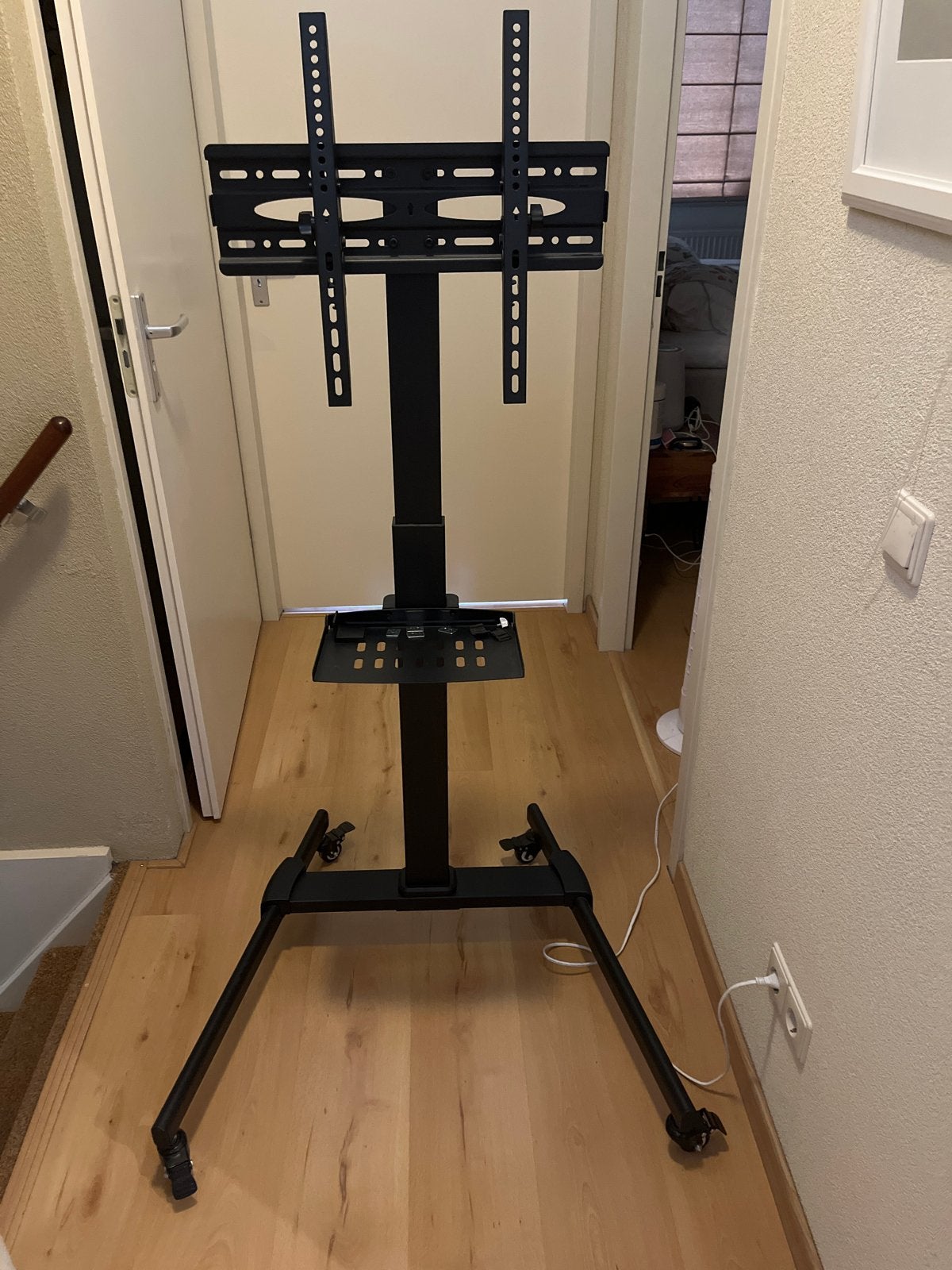 Verrijdbare TV Standaard met plank, Ophalen of Verzenden, Zo goed als nieuw