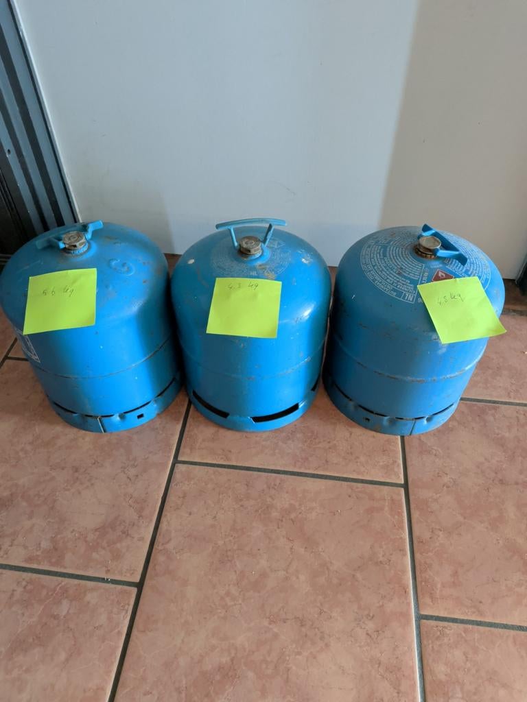 3 Campinggas flessen met gedeeltelijke vulling, Caravans en Kamperen, Ophalen