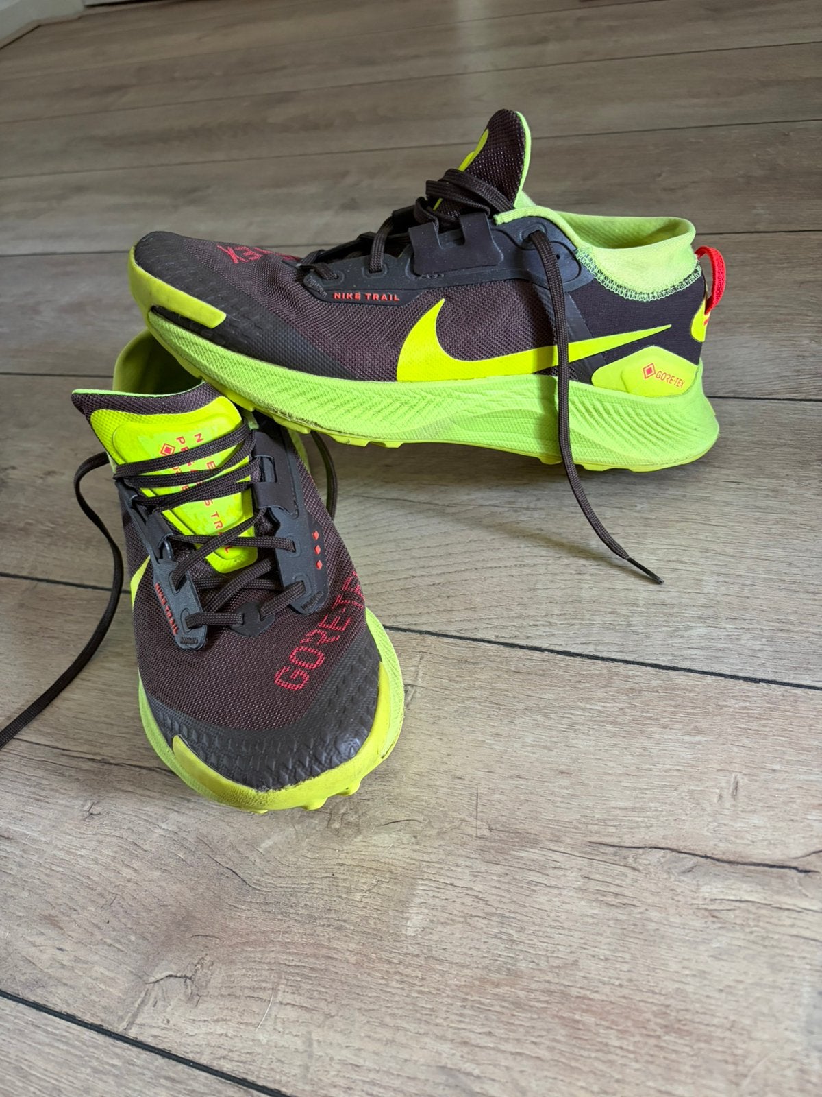 Nike Pegasus Trail 3 GORE-TEX maat 42 Dark Chocolate Volt, Overige kleuren, Verzenden, Sportschoenen, Gedragen