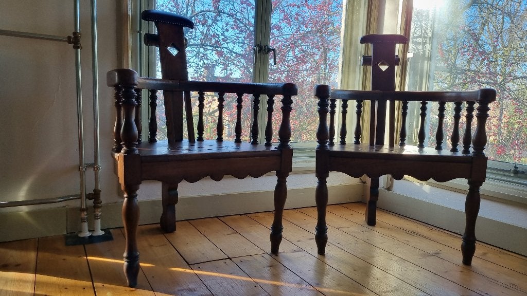Twee antieke kappersstoelen, Ophalen