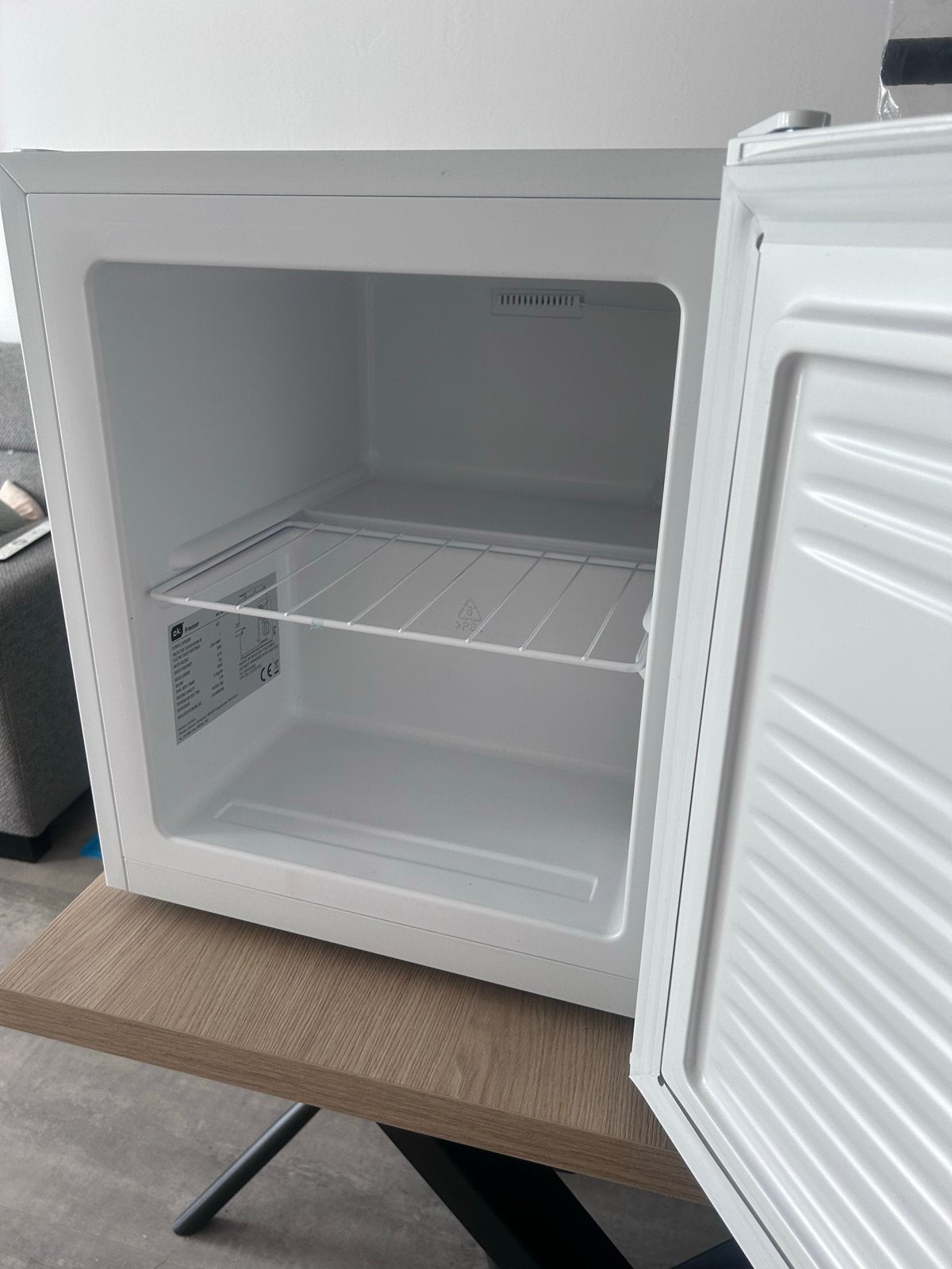 OK. Vriezer OFZ 061 EW - Zo goed als nieuw, Ophalen, Met vriesvak, Minder dan 45 cm, Minder dan 85 cm
