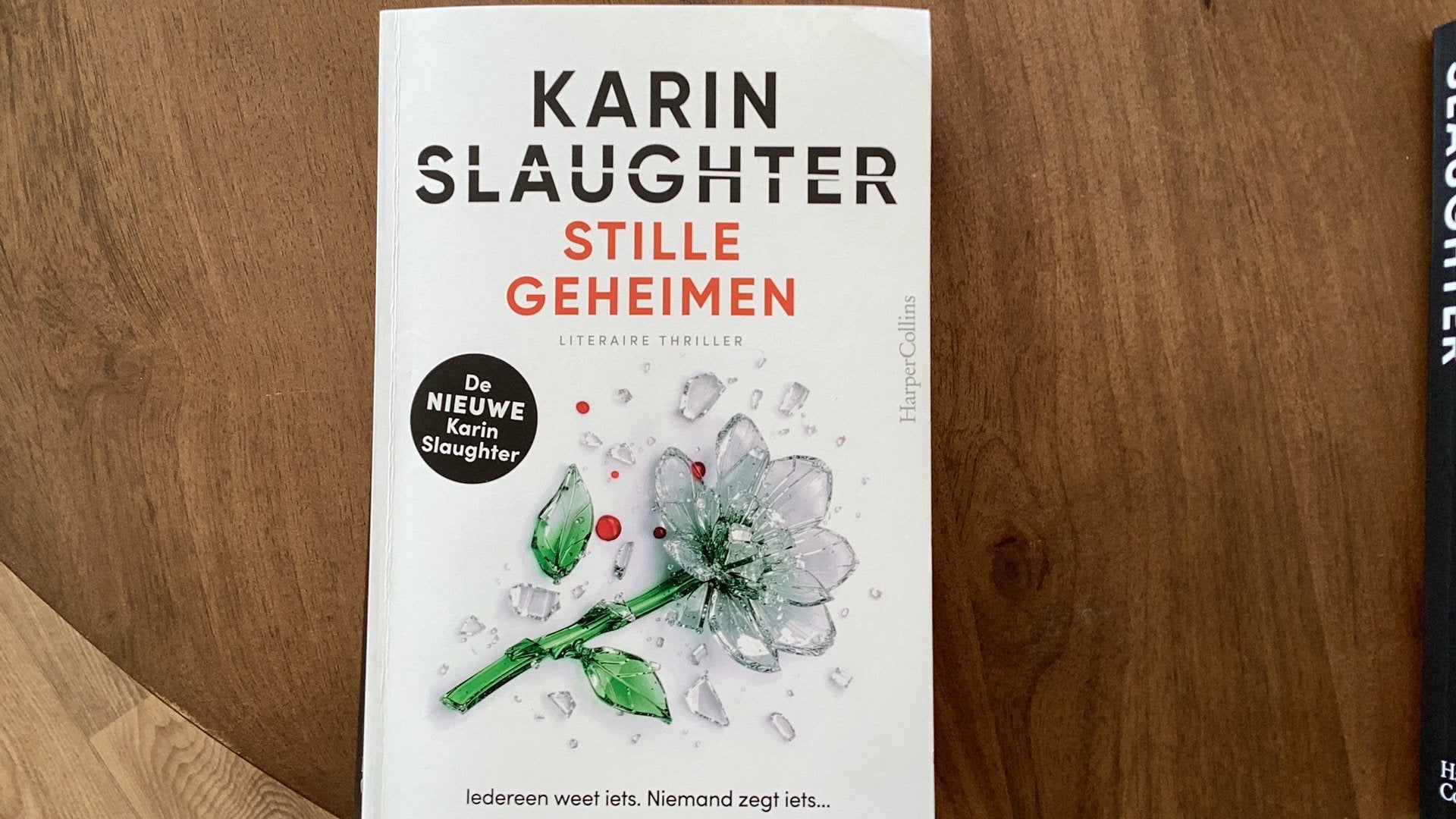 Karin Slaughter -Gebroken Engelen en Stille Geheimen, Boeken, Ophalen of Verzenden, Zo goed als nieuw, Nederland, Karin Slaughter