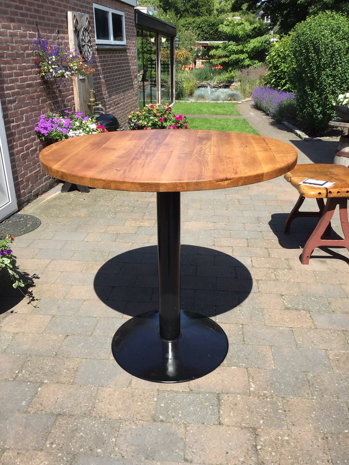 Praattafel met eiken blad en zware metalen poot, Ophalen, Gebruikt