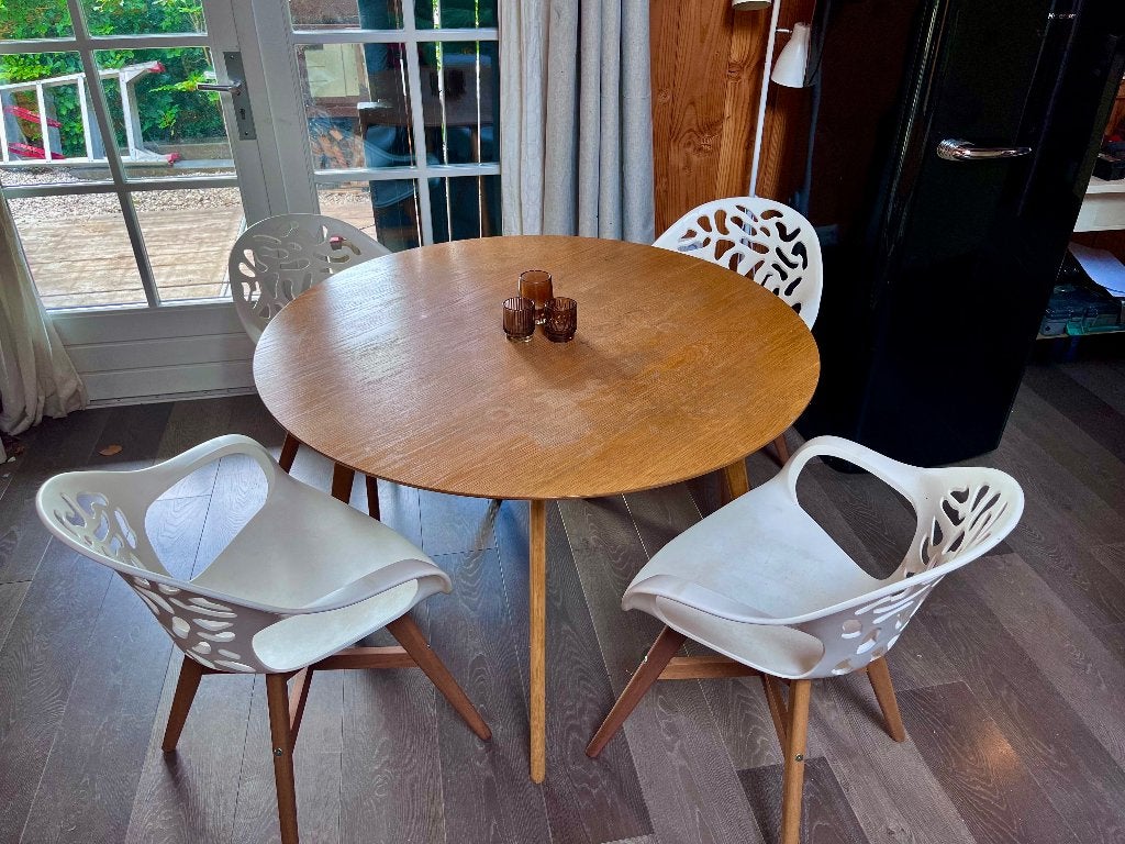 ronde eiken tafel van 120cm incl witte 4 kuipstoelen, Huis en Inrichting, Ophalen, Gebruikt, Landelijk scandinavisch interieur
