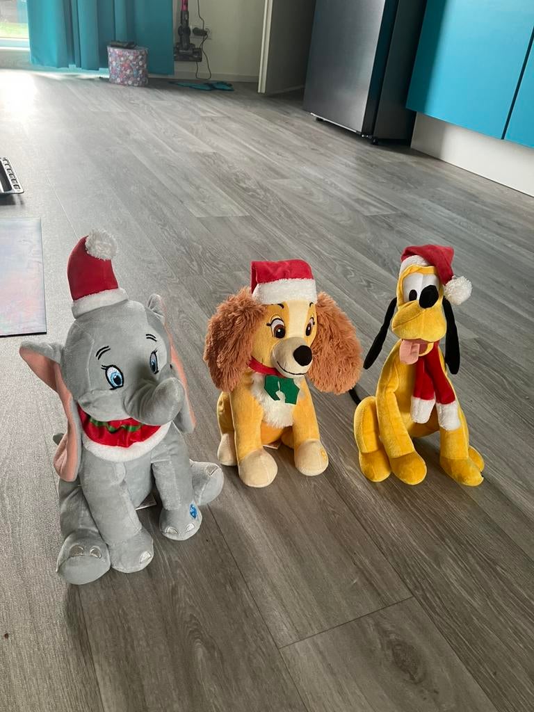 Te koop:Disney kerst knuffels set van drie met geluid, Ophalen of Verzenden, Zo goed als nieuw, Overige typen