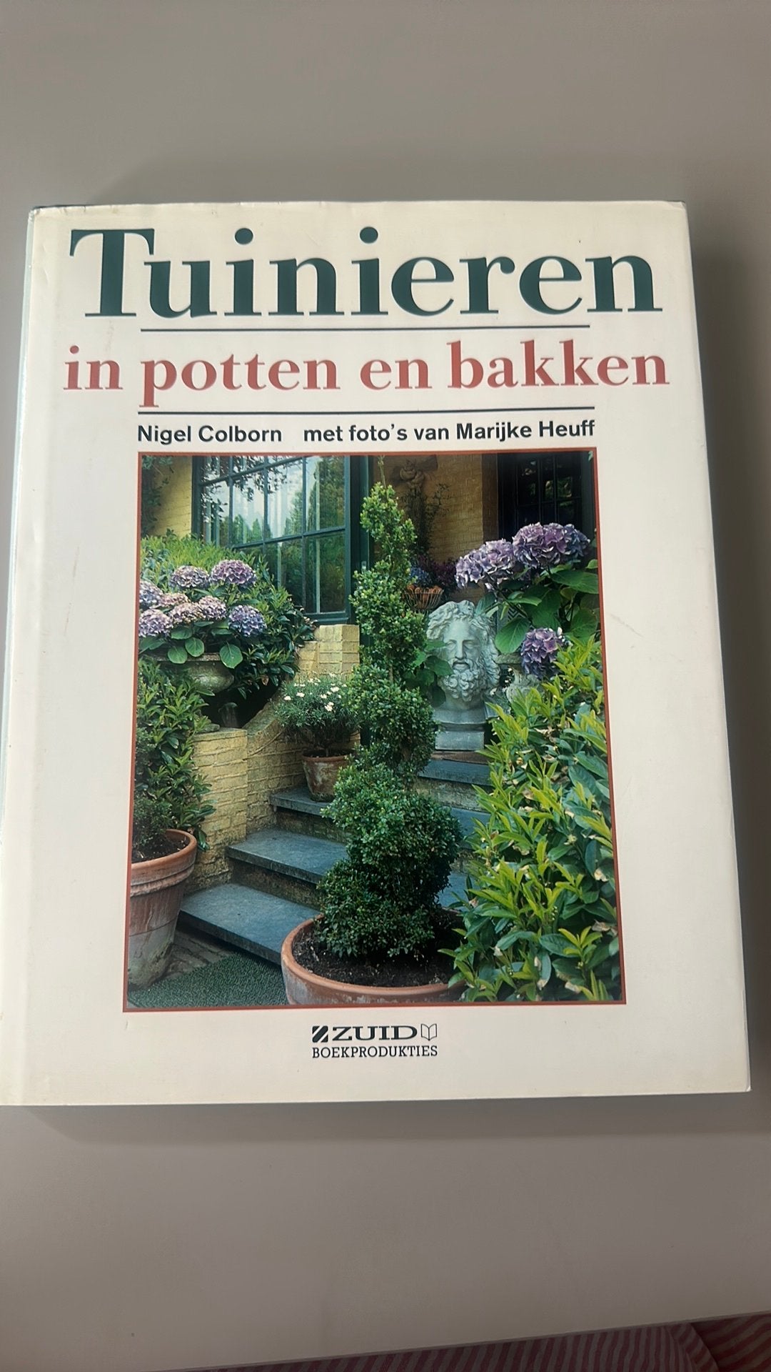 Tuinieren in potten en bakjen NigelColborn Marijke Heuff, Ophalen of Verzenden, Zo goed als nieuw, Tuinieren en Tuinplanten