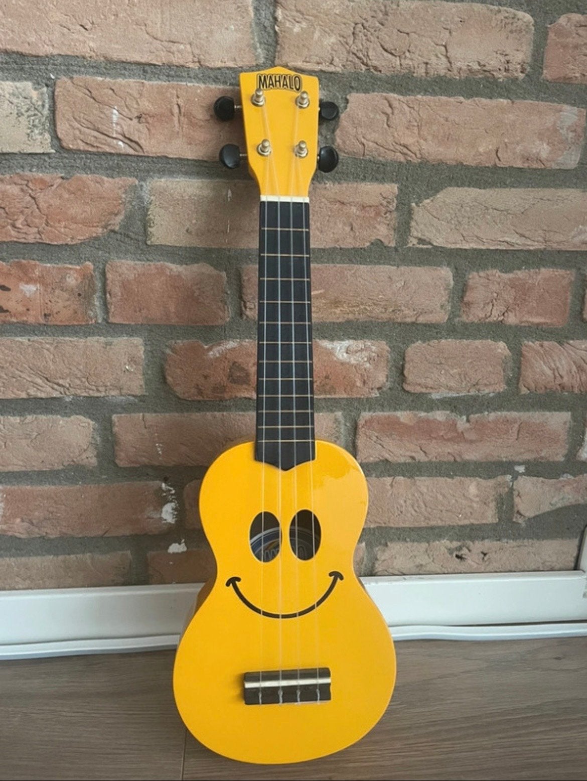 Mahalo Smiley Ukelele - Hals beschadigd, geluid intact, Muziek en Instrumenten, Snaarinstrumenten | Gitaren | Akoestisch, Ophalen of Verzenden