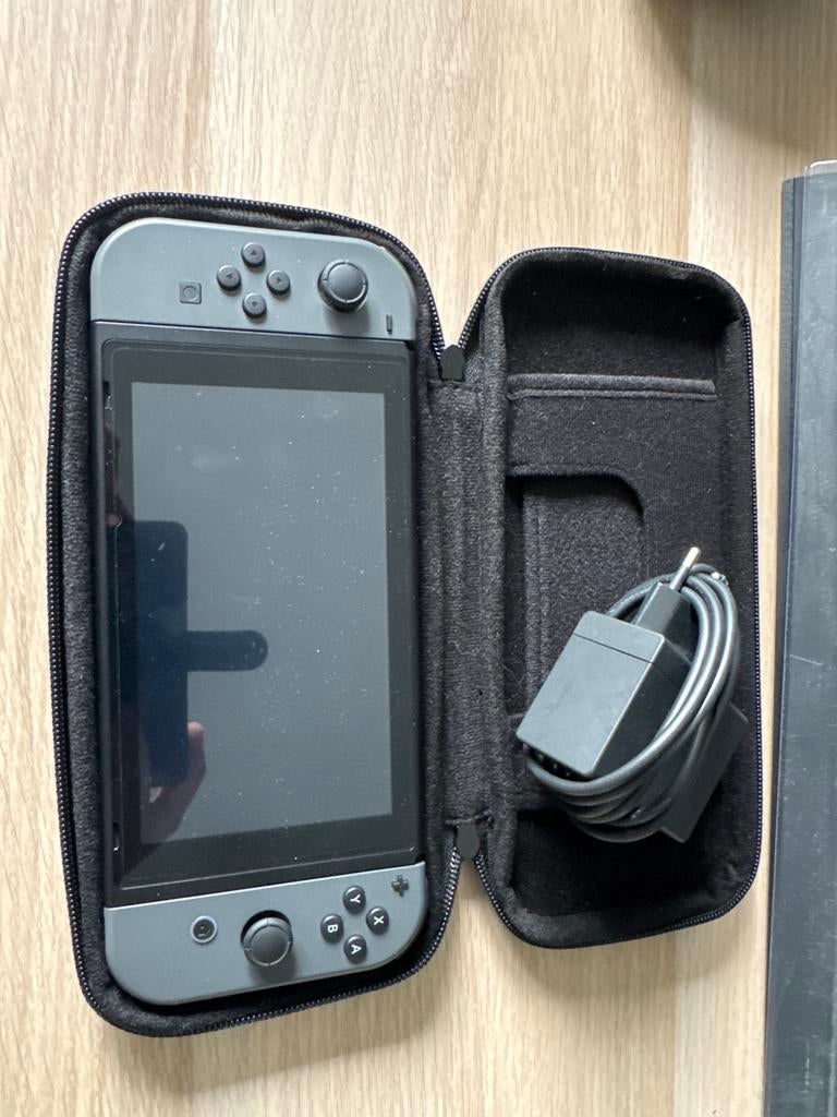 Nintendo Switch Original met hoes en oplader, Ophalen of Verzenden, Zo goed als nieuw, Met 2 controllers, Switch Original