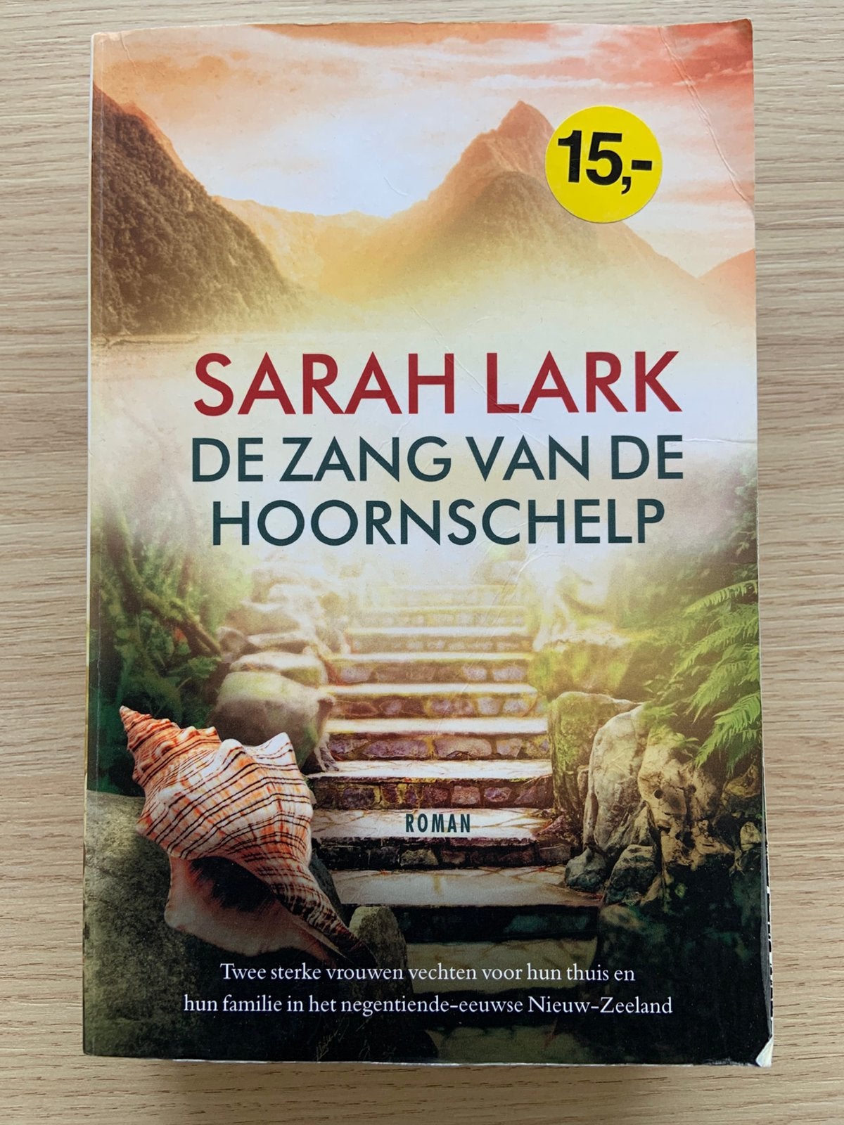 Sarah Lark - De zang van de hoornschelp, Ophalen of Verzenden, Gelezen, Sarah Lark