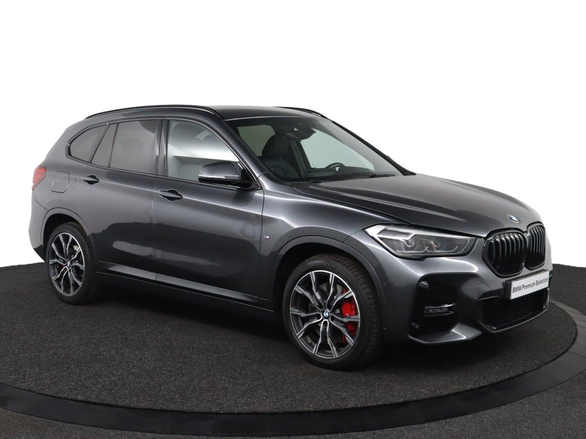 BMW X1 sDrive20i Business Edition Plus M Sportpakket | Stuur, Auto's, 1998 cc, Stof, Met garantie (alle), Origineel Nederlands