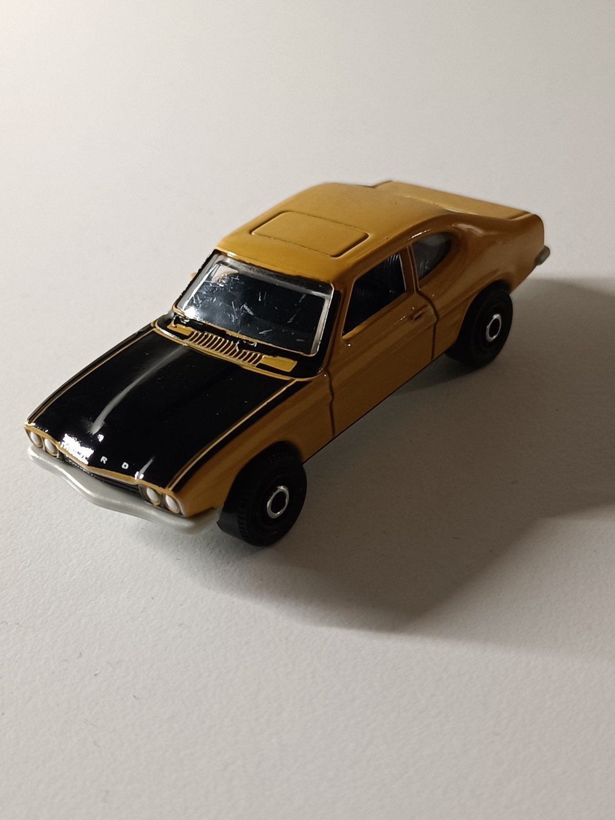 Matchbox Ford Capri modelauto - Geel/Zwart, Ophalen of Verzenden, Gebruikt, Auto