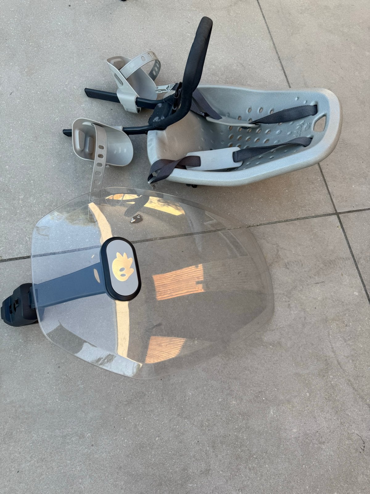 Grijs Yepp fietsstoeltje voorop met windscherm en sleutel, Ophalen, Voorzitje, 0 t/m 13 kg, Gebruikt