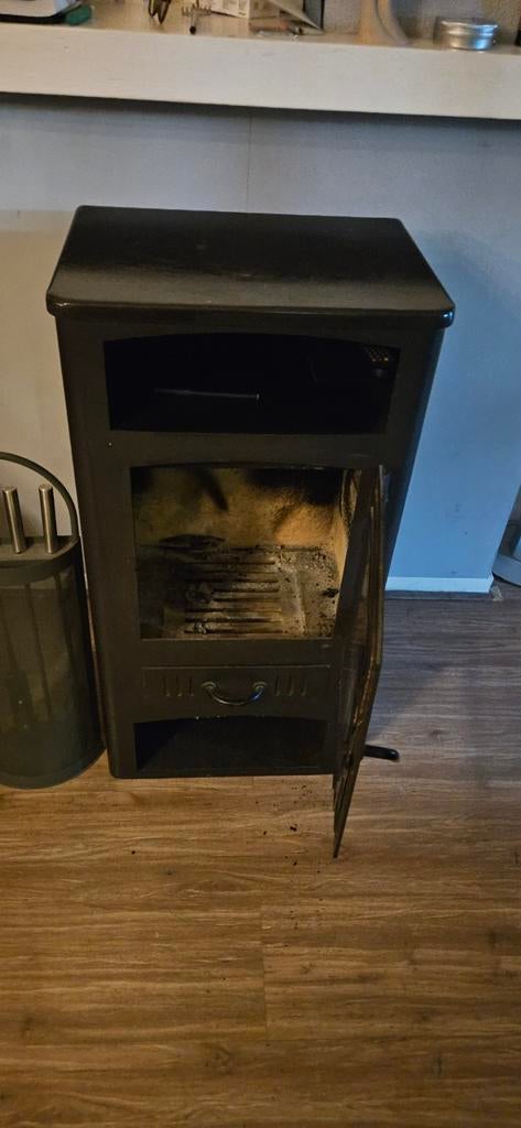 Houtkachel te koop. Zwart 2 seizoenen mee gestookt., Ophalen of Verzenden, Hout, Houtkachel