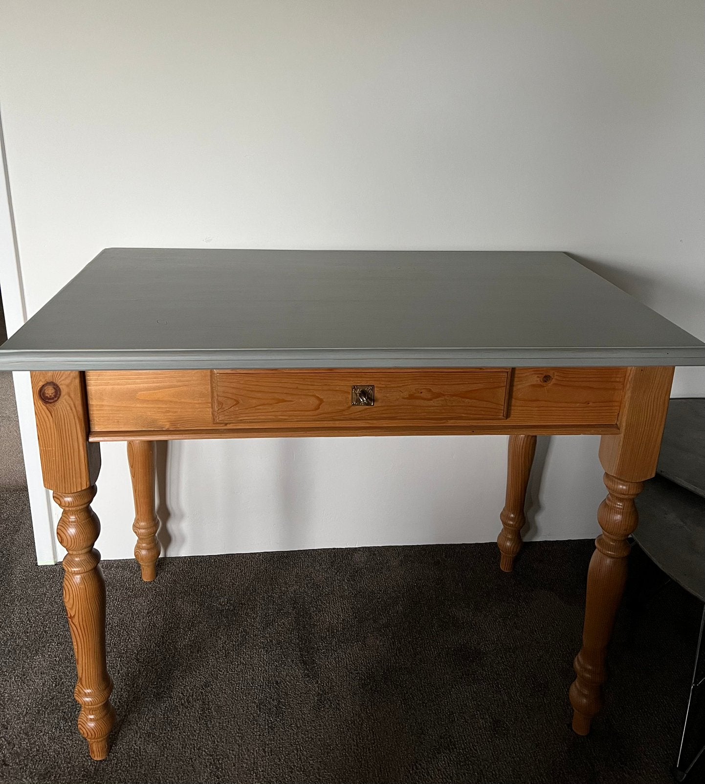 Vintage schrijftafeltje - bureau - sidetable grenenhout, Ophalen, Overige typen, Zo goed als nieuw, 70 cm