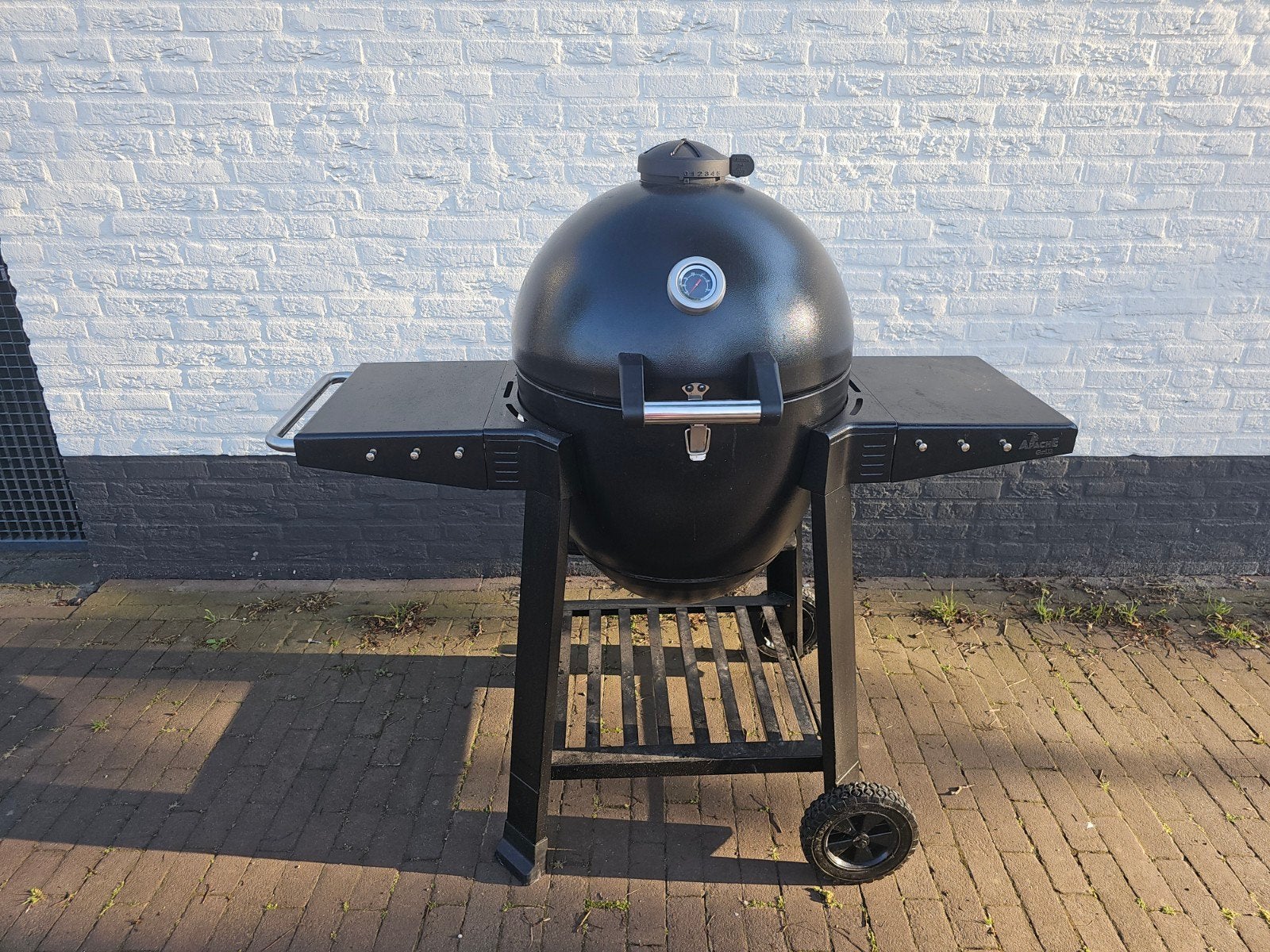 Kamado BBQ Grill met zijtafels en thermometer, Ophalen, Gebruikt, Apache grill