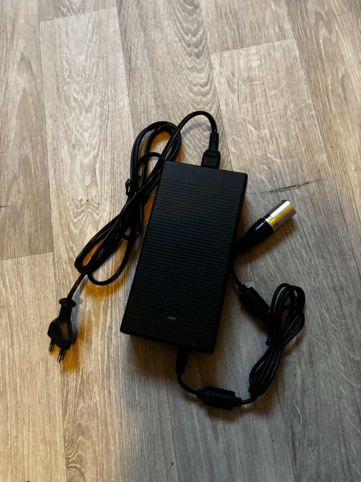 Acculader Batavus/Koga/Sparta 24V NiMH/Li-ion/Padova/Tesla, Fietsen en Brommers, Fietsaccessoires | Fietsaccu's, Ophalen of Verzenden