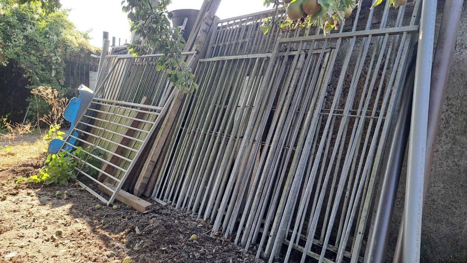 kennel panelen  in allerlei hoogte breedte en diktes, Ophalen, Met poort, Gebruikt, Spijlenhekwerk