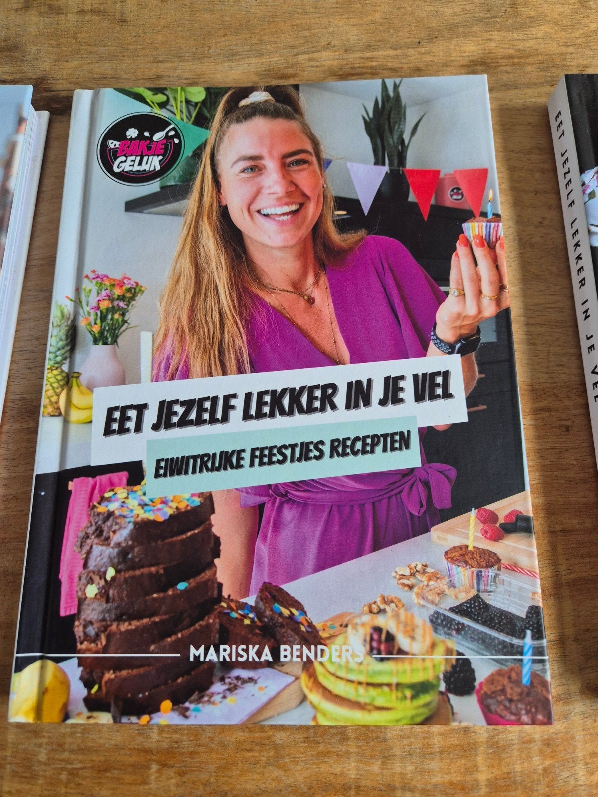Eet Jezelf Lekker in Je Vel - Bakje Geluk, eiwitrijke feest, Boeken, Hoofdgerechten, Mariska Benders, Gezond koken, Ophalen of Verzenden