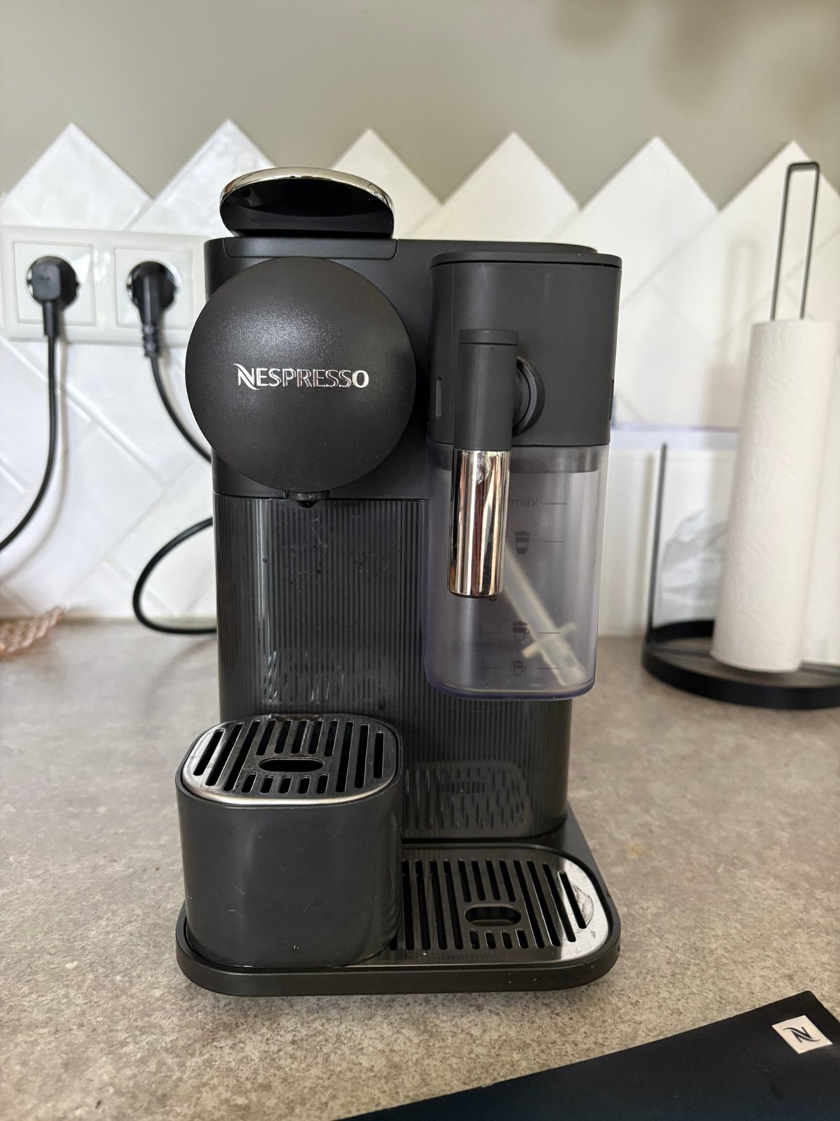 Nespresso Lattissima One, Witgoed en Apparatuur, Gebruikt, Espresso apparaat, Ophalen of Verzenden, 1 kopje