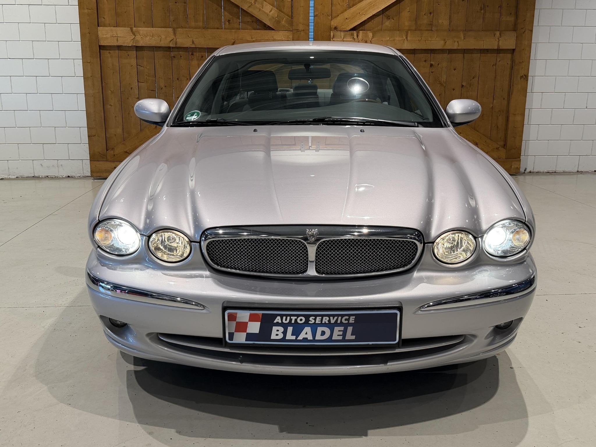 Jaguar X-type 2.5 V6 Executive Youngtimer Nieuwstaat, foto 2
