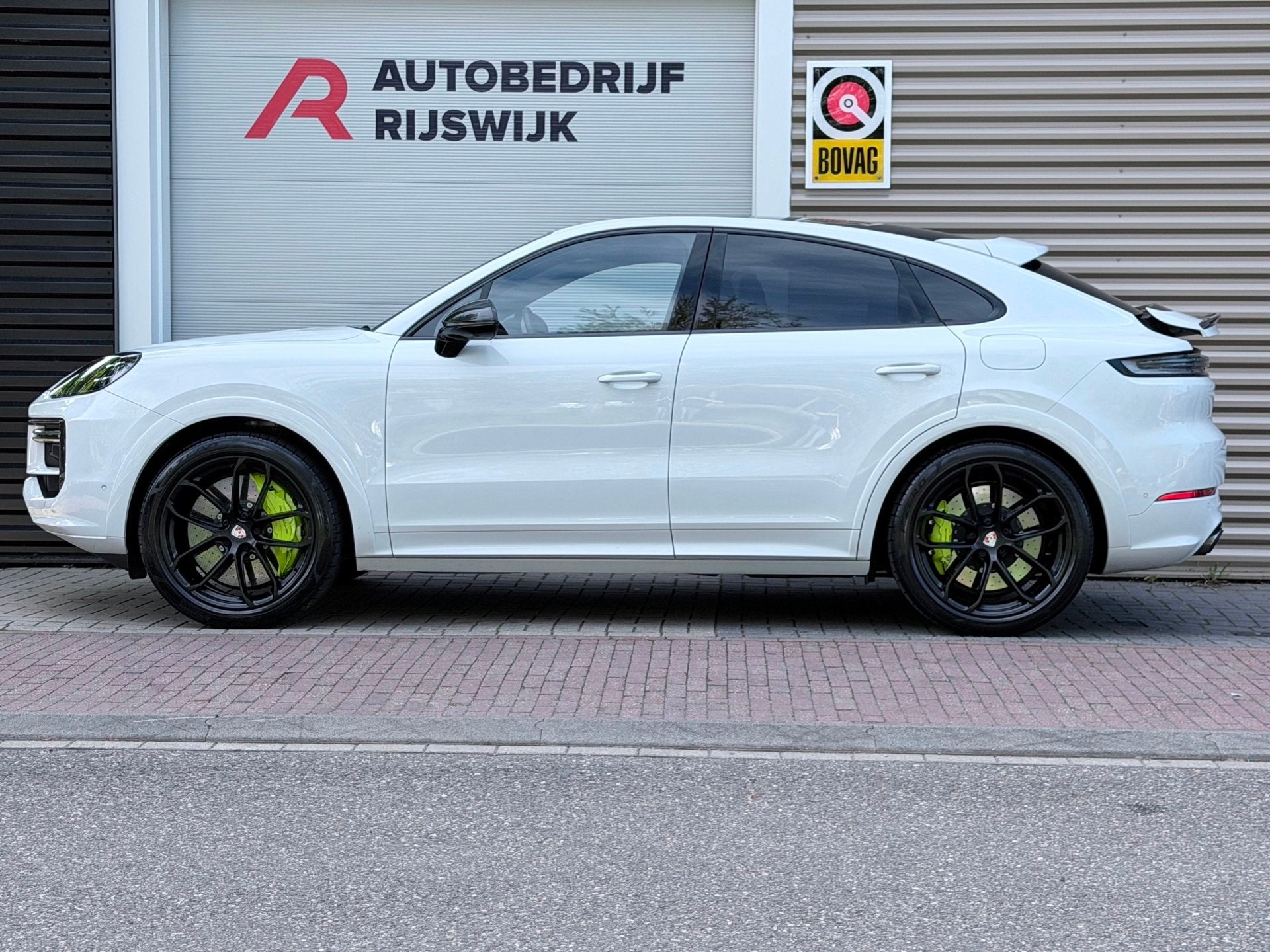 Porsche Cayenne Coupé 4.0 Turbo E-Hybrid GT Carbon/P-Displa, Auto's, Gebruikt, 4 stoelen, 3000 kg, Wit