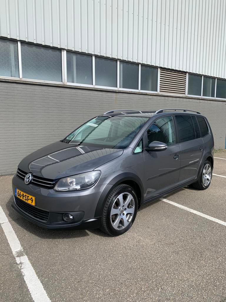 Volkswagen Touran 1.4 TSI 103KW Cross 2011 Grijs, Auto's, Voorwielaandrijving, 4 cilinders, 75 €/maand, Handgeschakeld