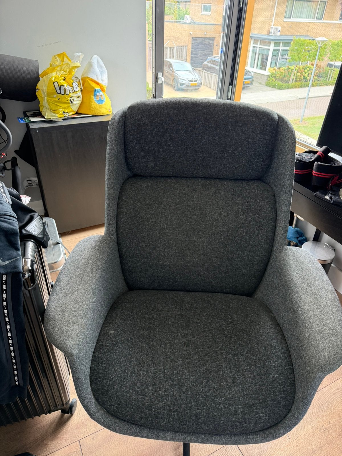 ÄLEBY Swivel armchair, Gunnared medium grey/dark grey, Ophalen, Gebruikt