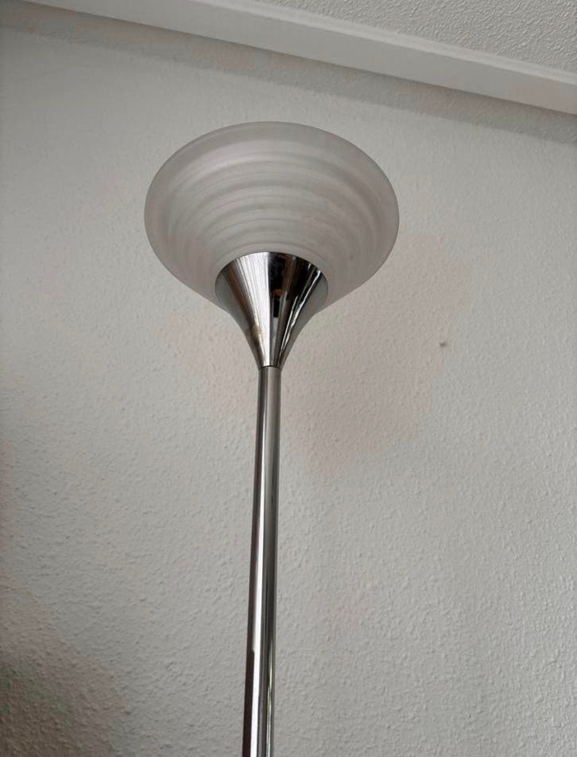 Staande lamp met metalen stang en mat glas, Huis en Inrichting, Ophalen, Gebruikt, Metaal, 150 tot 200 cm