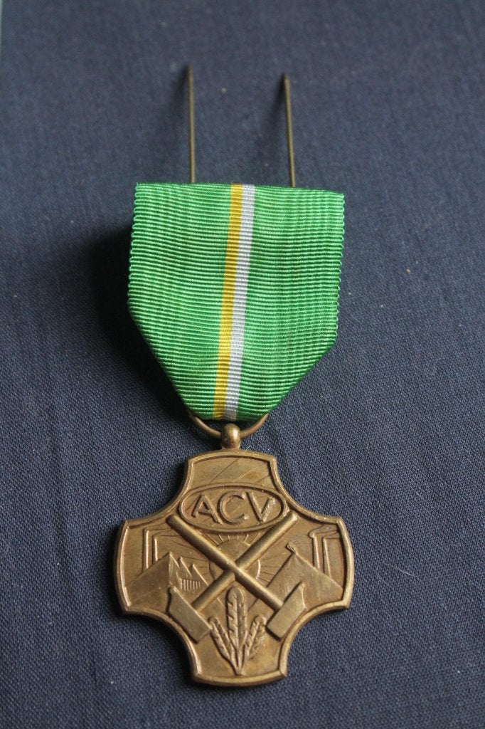 Medaille 'Hulde en Erkentelijkheid' ACV België Vakbond, Ophalen of Verzenden, Overige materialen, Buitenland