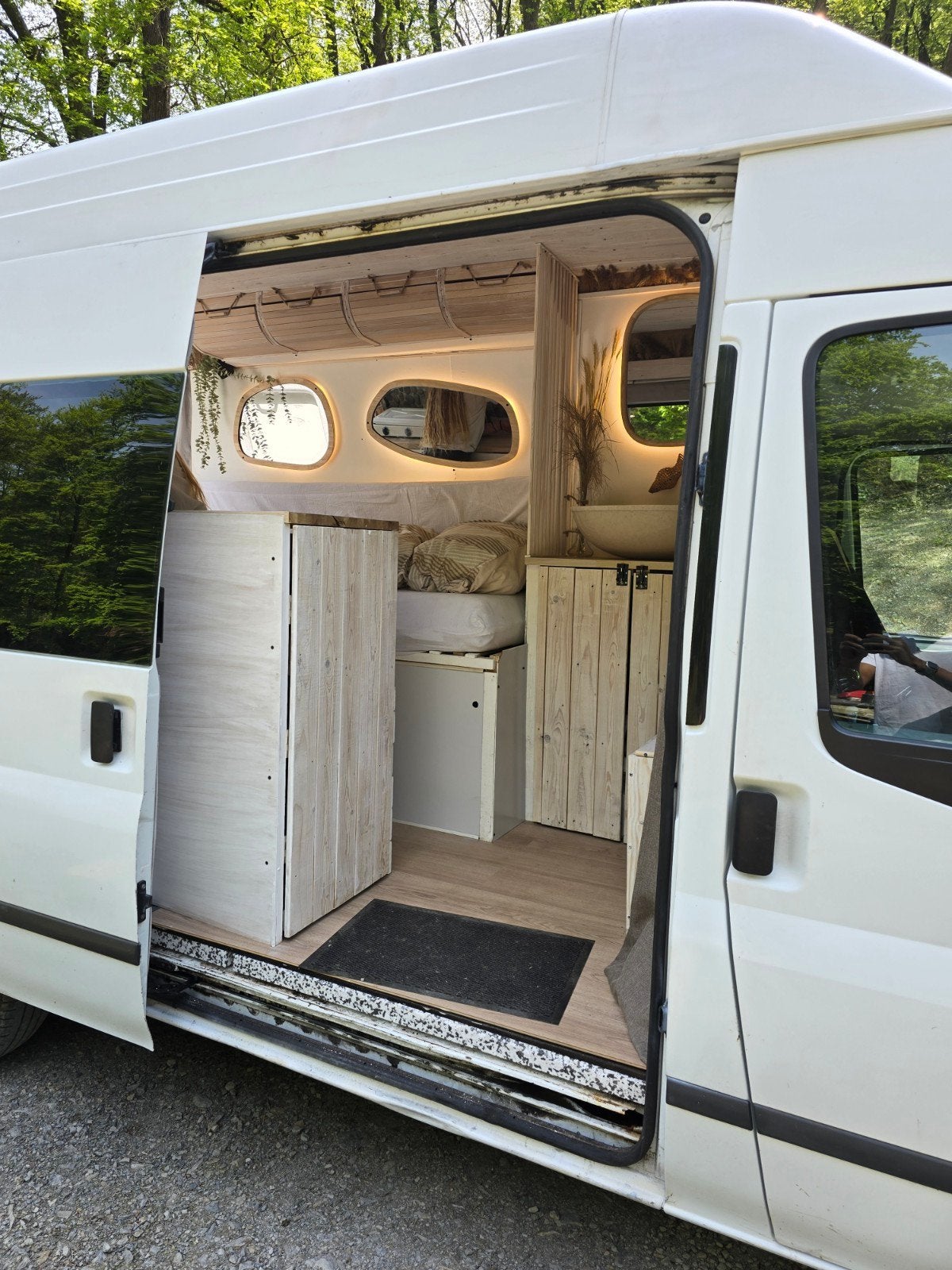 Ford Transit stealth Camperbus APK tot juni 2027, Caravans en Kamperen, Campers, Particulier, tot en met 2, Buscamper of Camperbus